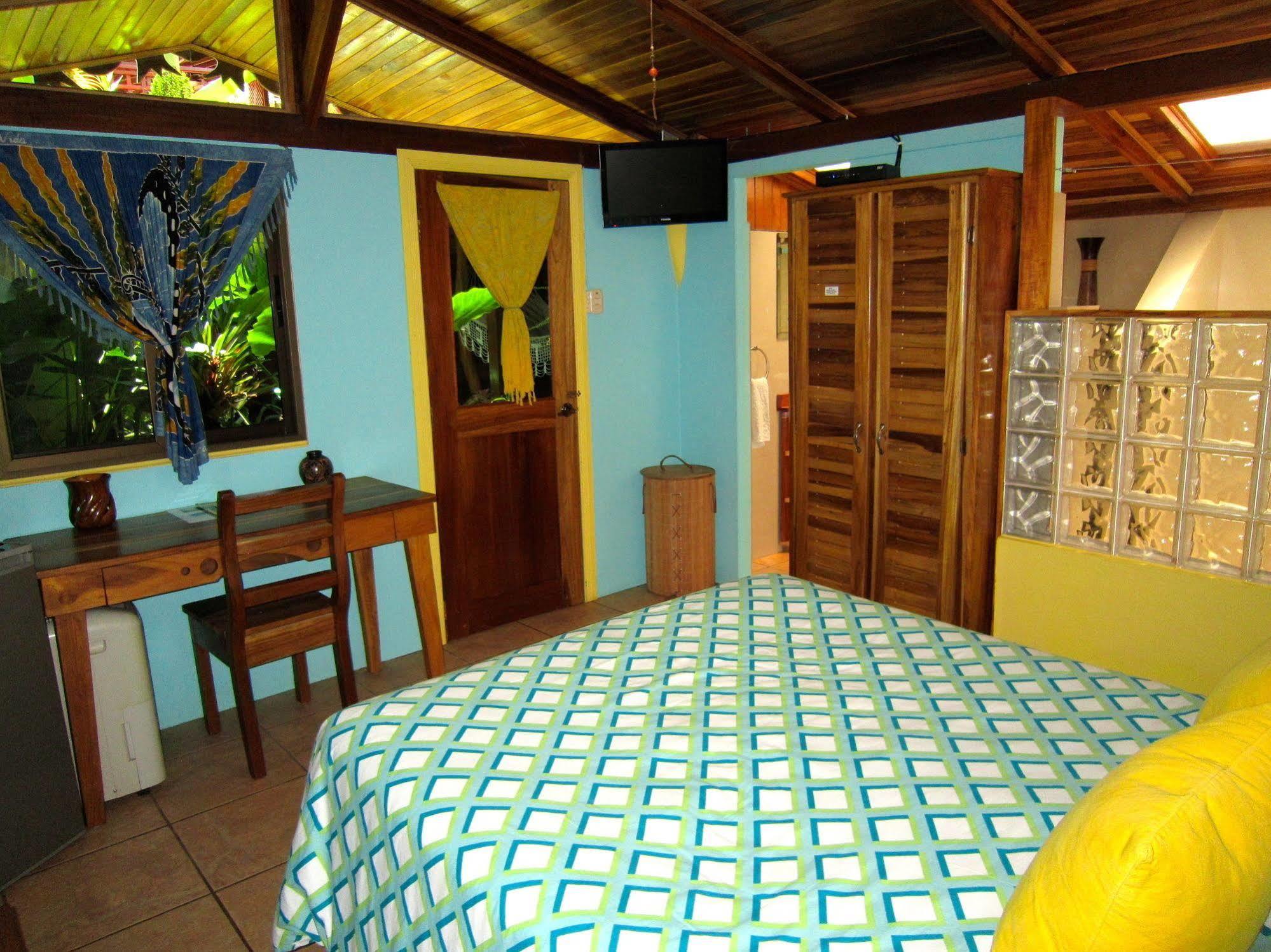 Physis Caribbean Bed & Breakfast Puerto Viejo de Talamanca Extérieur photo
