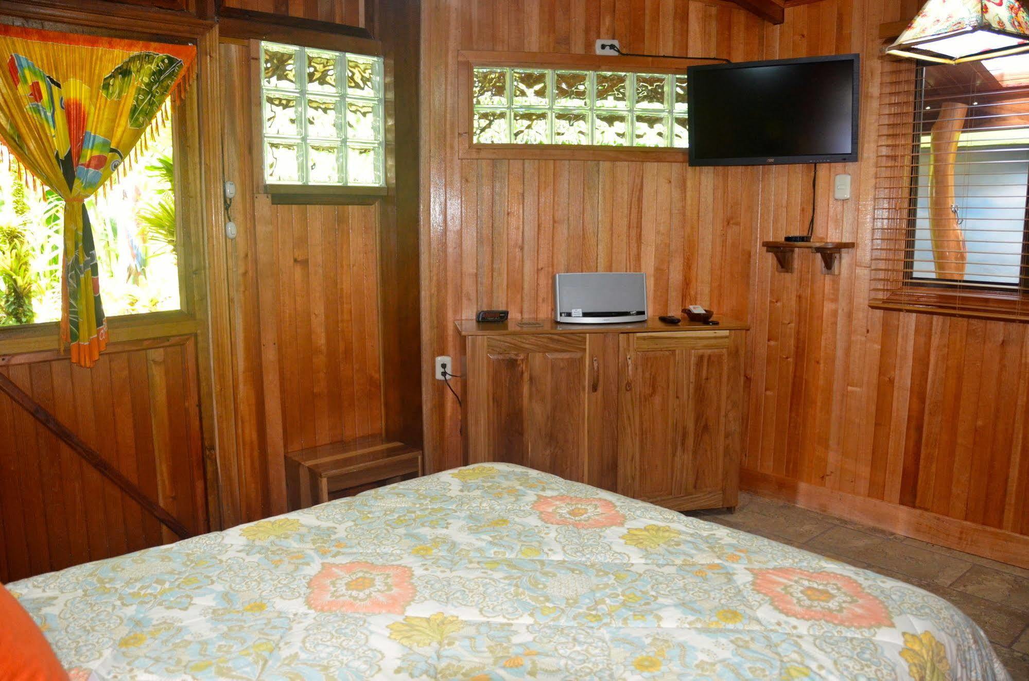 Physis Caribbean Bed & Breakfast Puerto Viejo de Talamanca Extérieur photo